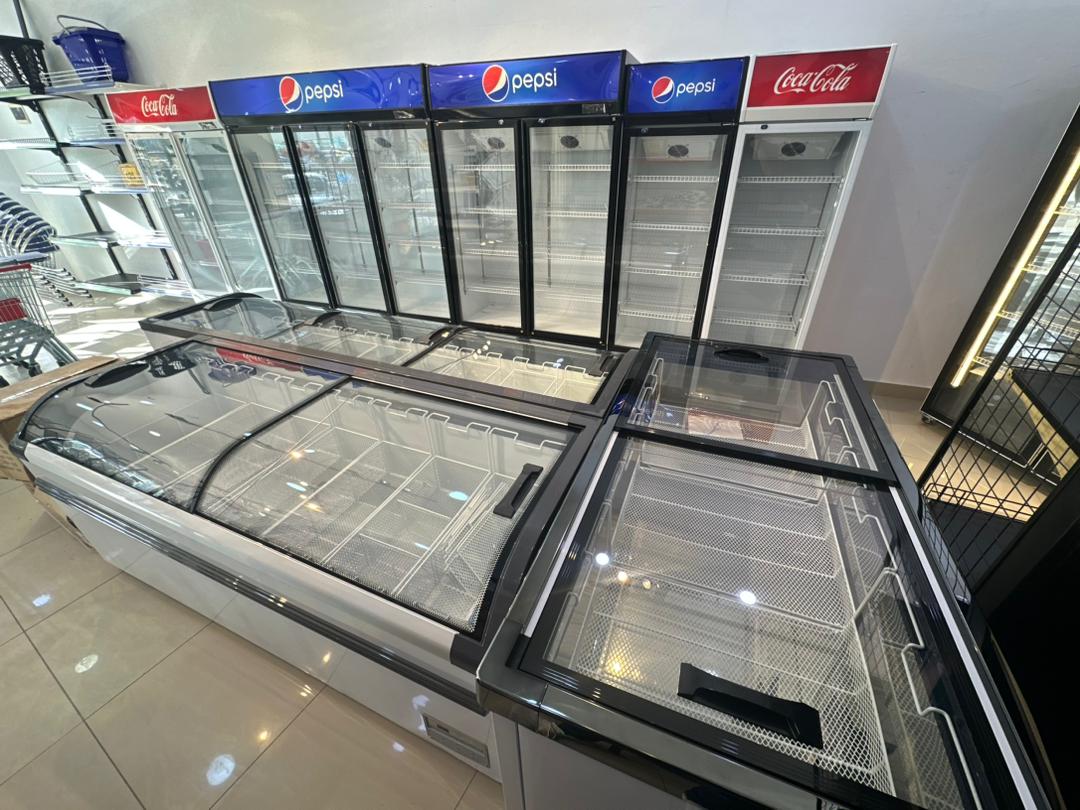 Horizontal deli display fridge
